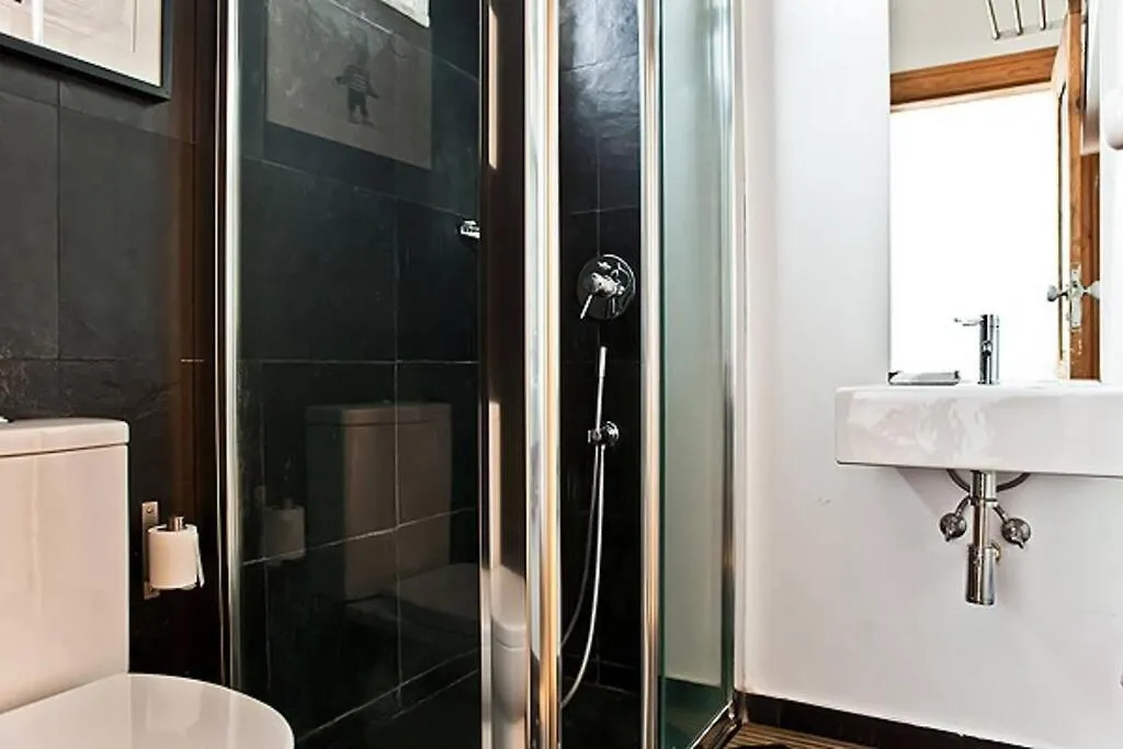 Pen-Arts Apartment- Principe Real Garden - Bairro Alto Лиссабон 0*,  Португалия